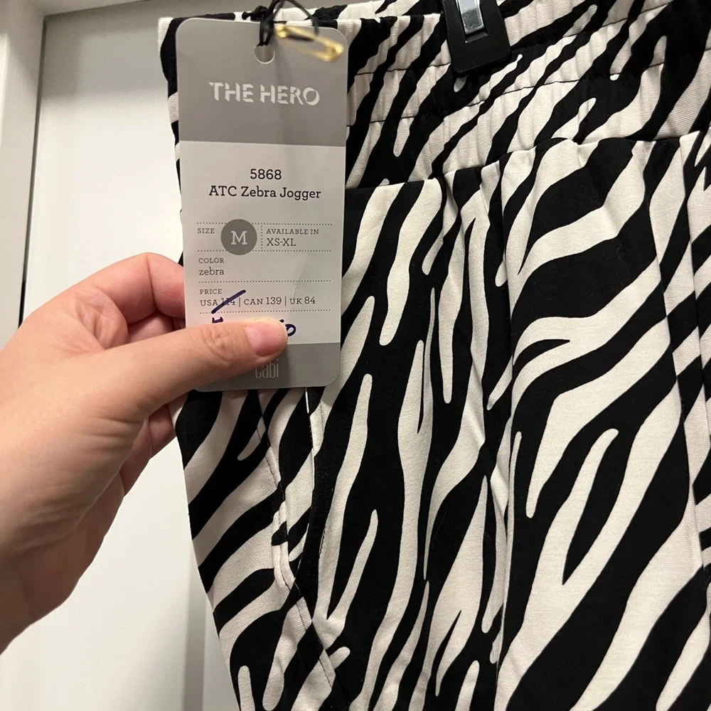 NWT Size Medium Cabi ATC Zebra Joggers - Picture 10 of 10